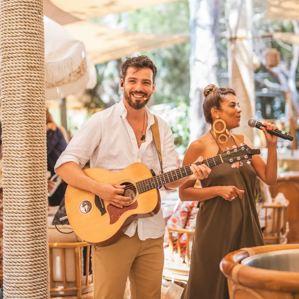 Chanteur guitariste à Gigi